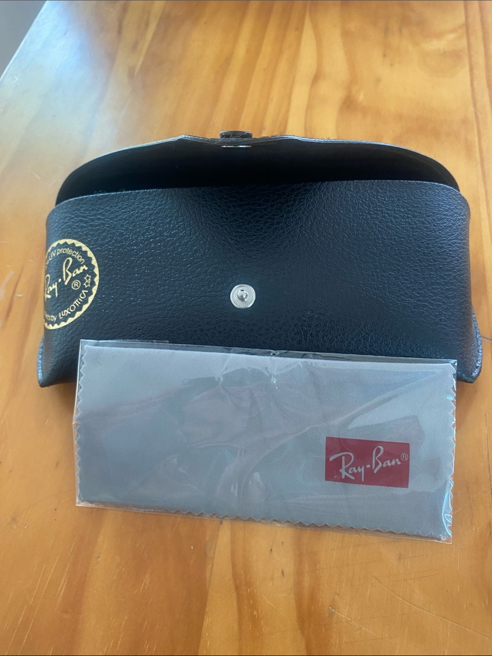 RAY-BAN BLACK SUNGLASSES CASE w brand new cleaning cloth